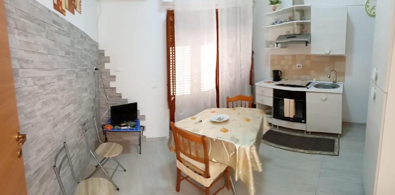 Roberto Guest House Кастелламмаре-дель-Гольфо Екстер'єр фото